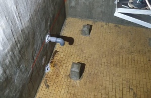 Как устранить течь в коллекторе из бетона