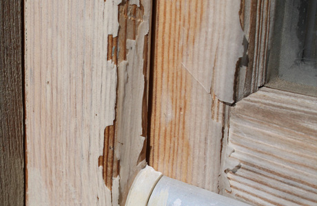 Реставрация деревянных конструкций: плюсы и минусы разных методов снятия краски