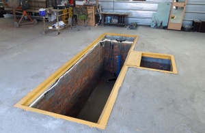 Чем отремонтировать смотровую яму в гараже от протечек
